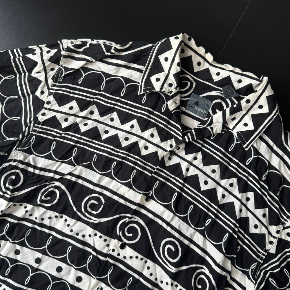 Lizwear Womens Medium Black White Geometric Tribal Print Rayon Button Down Shirt